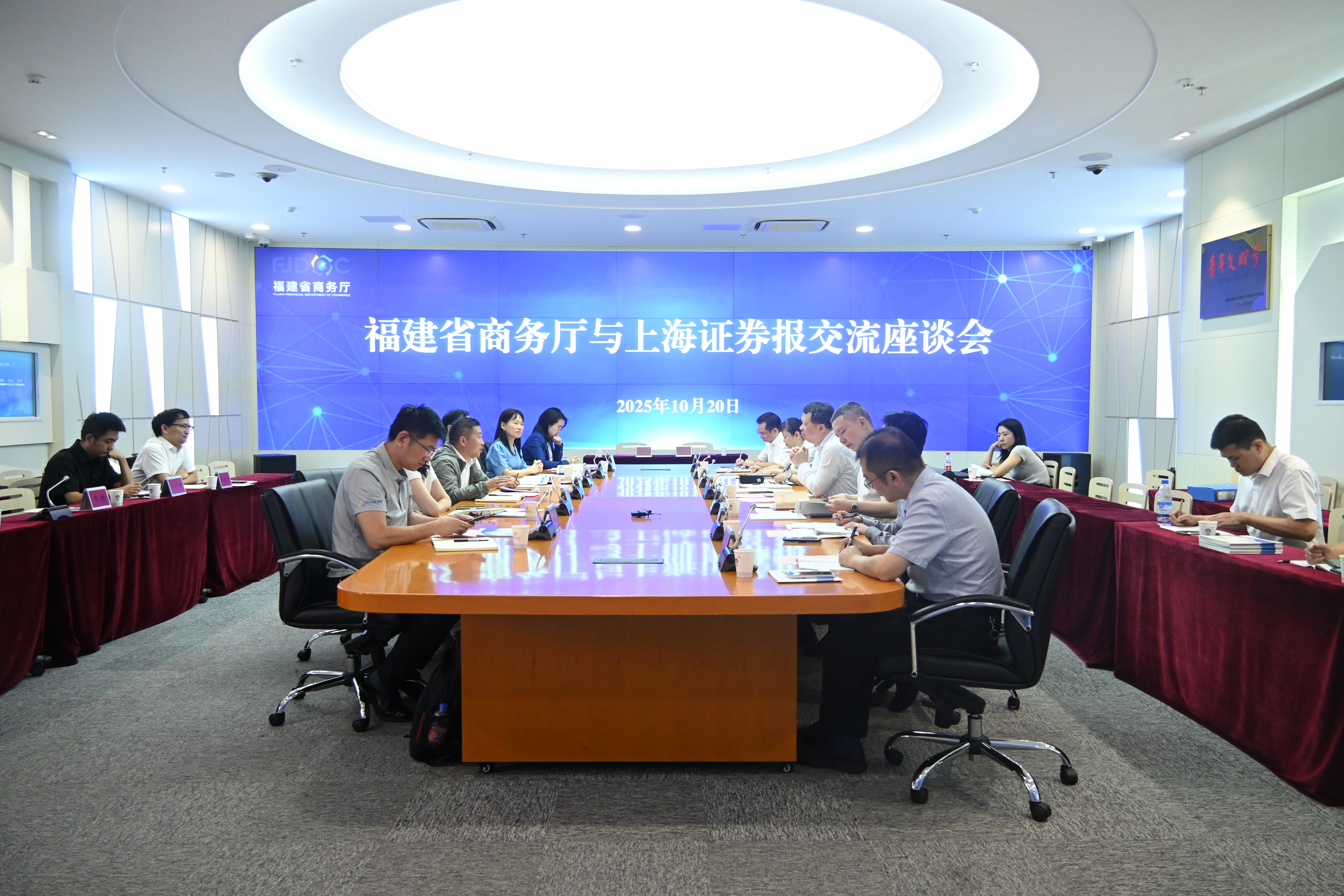 深化合作 共促发展——河马剧场
与上海证券报签署合作框架协议